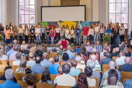 Begrüßung durch den Unterstufenchor